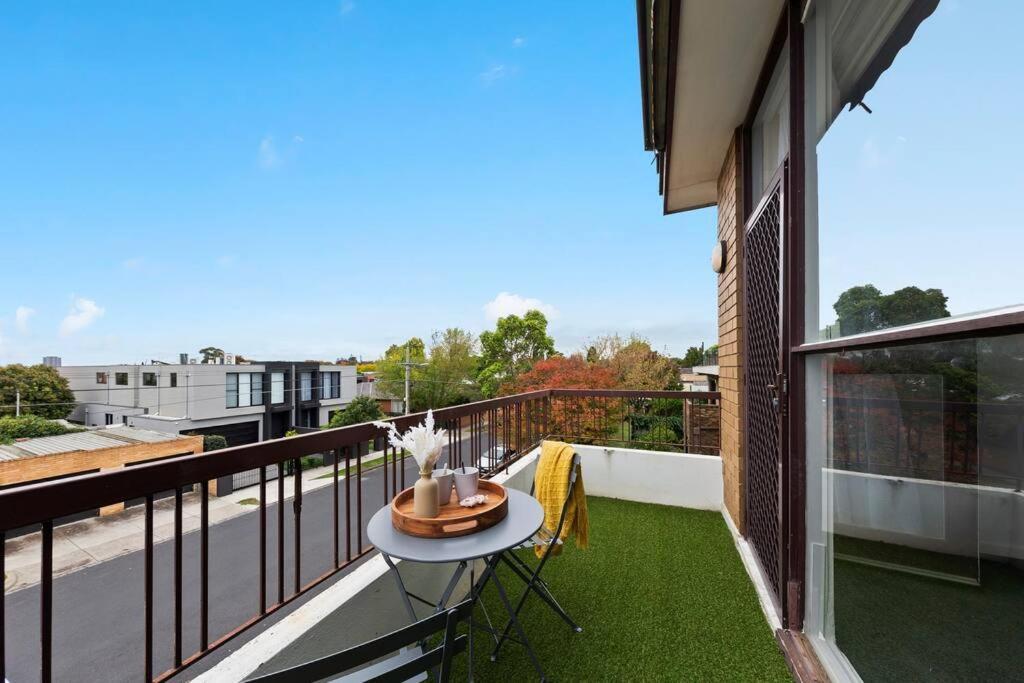 Chic Caulfield North Retreat Apartment Melbourne Exterior photo