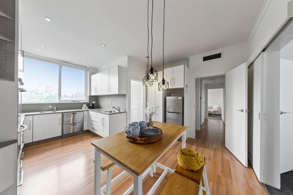 Chic Caulfield North Retreat Apartment Melbourne Exterior photo