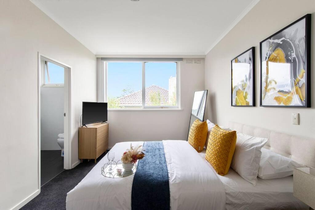 Chic Caulfield North Retreat Apartment Melbourne Exterior photo